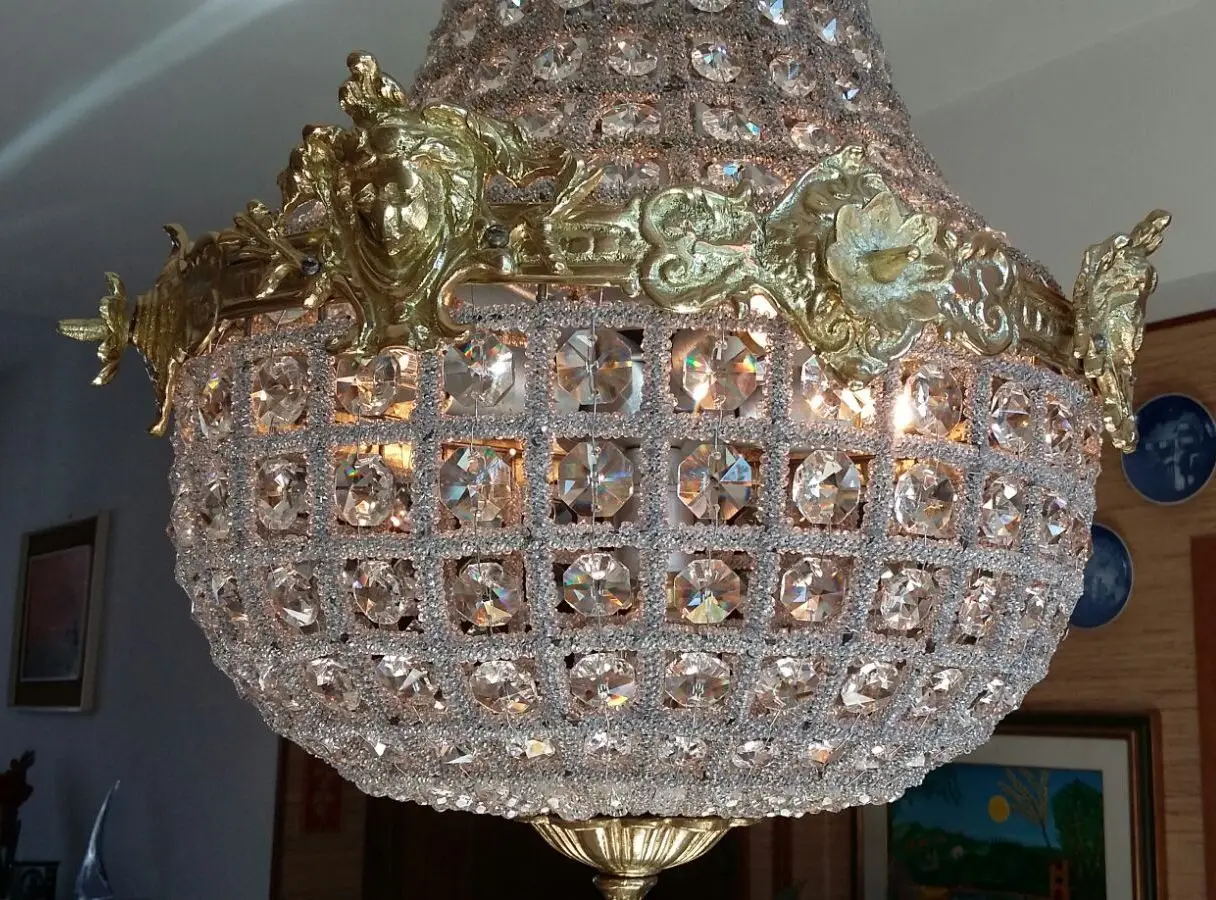 Come ridurre la polvere sui lampadari: il nuovo sistema rapido degli igienisti ambientali Come ridurre la polvere sui lampadari: il nuovo sistema rapido degli igienisti ambientali