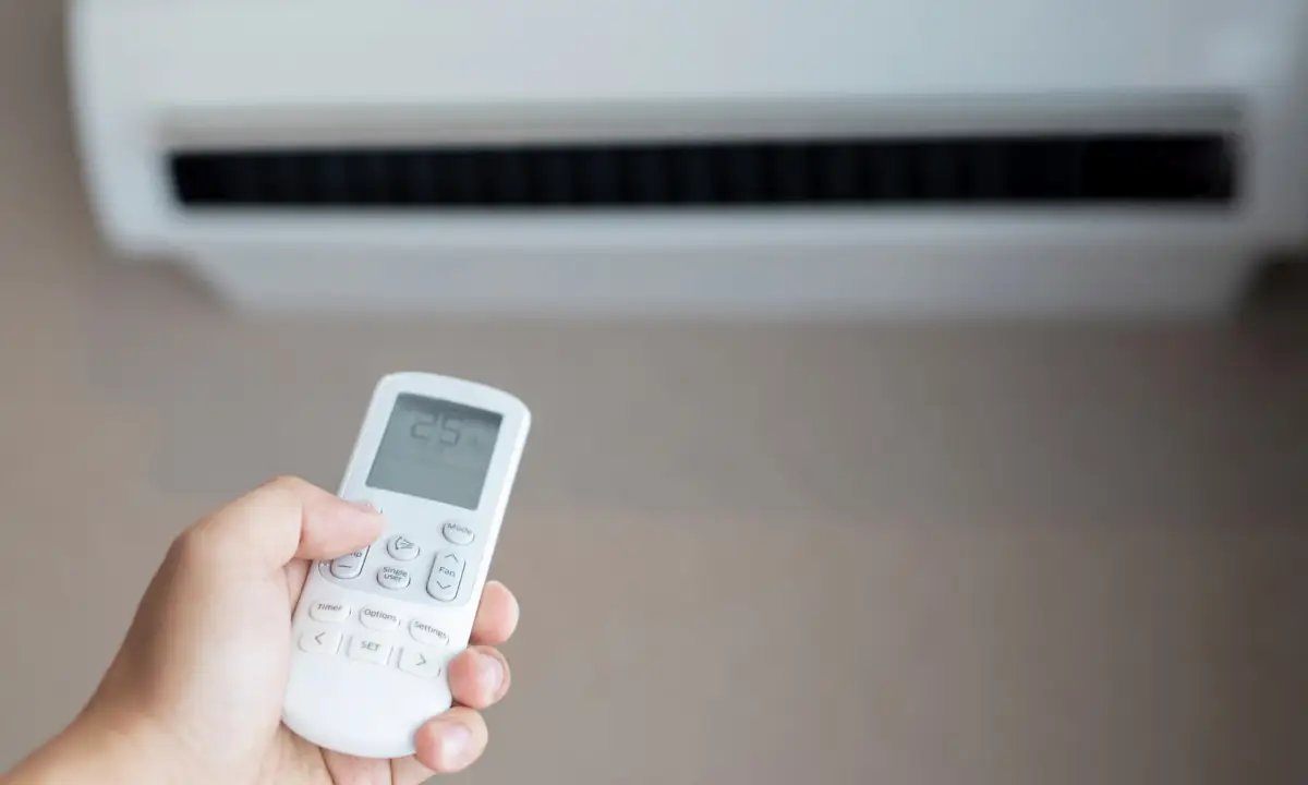 Climatizzatore spento e casa fresca: i consigli dell’ingegnere energetico per l’estate Climatizzatore spento e casa fresca: i consigli dell’ingegnere energetico per l’estate