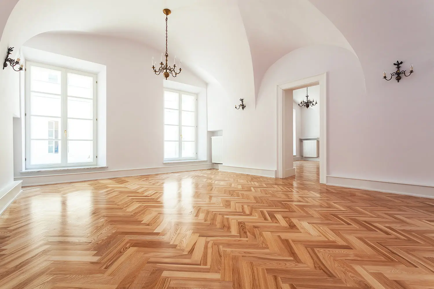 Come proteggere il parquet dal caldo estivo: la soluzione dell’architetto per giugno Come proteggere il parquet dal caldo estivo: la soluzione dell’architetto per giugno