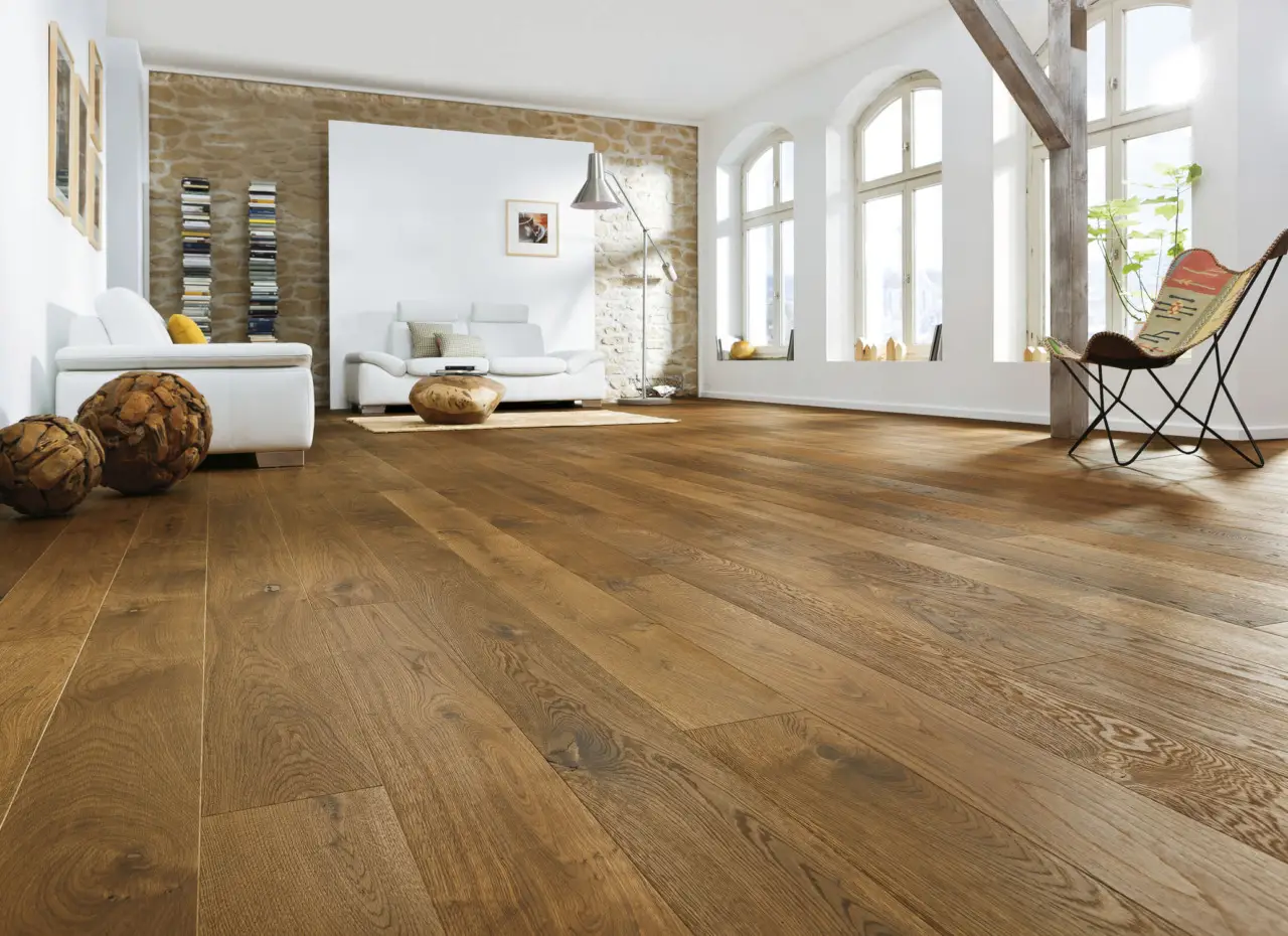 Come proteggere il parquet dal caldo estivo: la soluzione dell’architetto per giugno Come proteggere il parquet dal caldo estivo: la soluzione dell’architetto per giugno