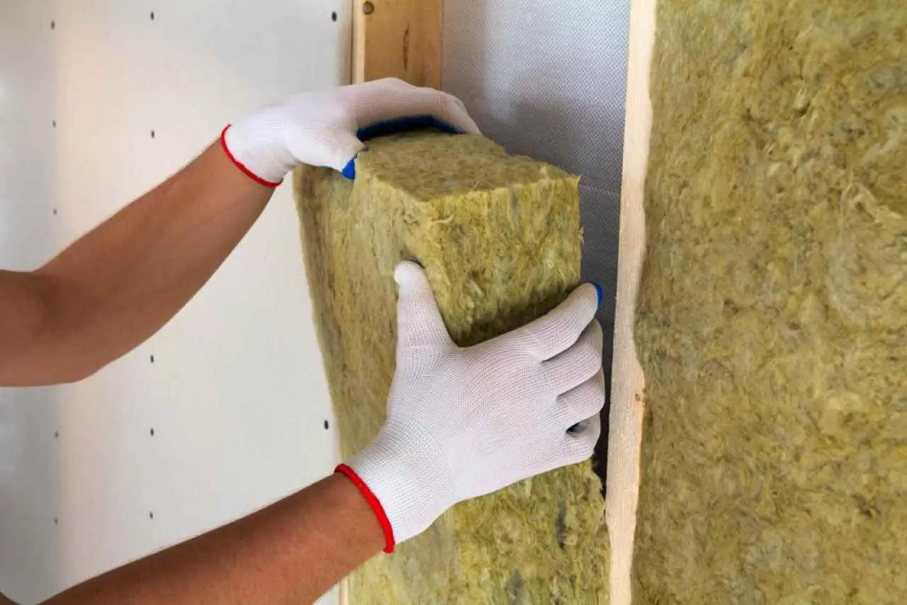 Pareti interne isolate senza lavori invasivi: il sistema dell’esperto per tagliare la bolletta Pareti interne isolate senza lavori invasivi: il sistema dell’esperto per tagliare la bolletta