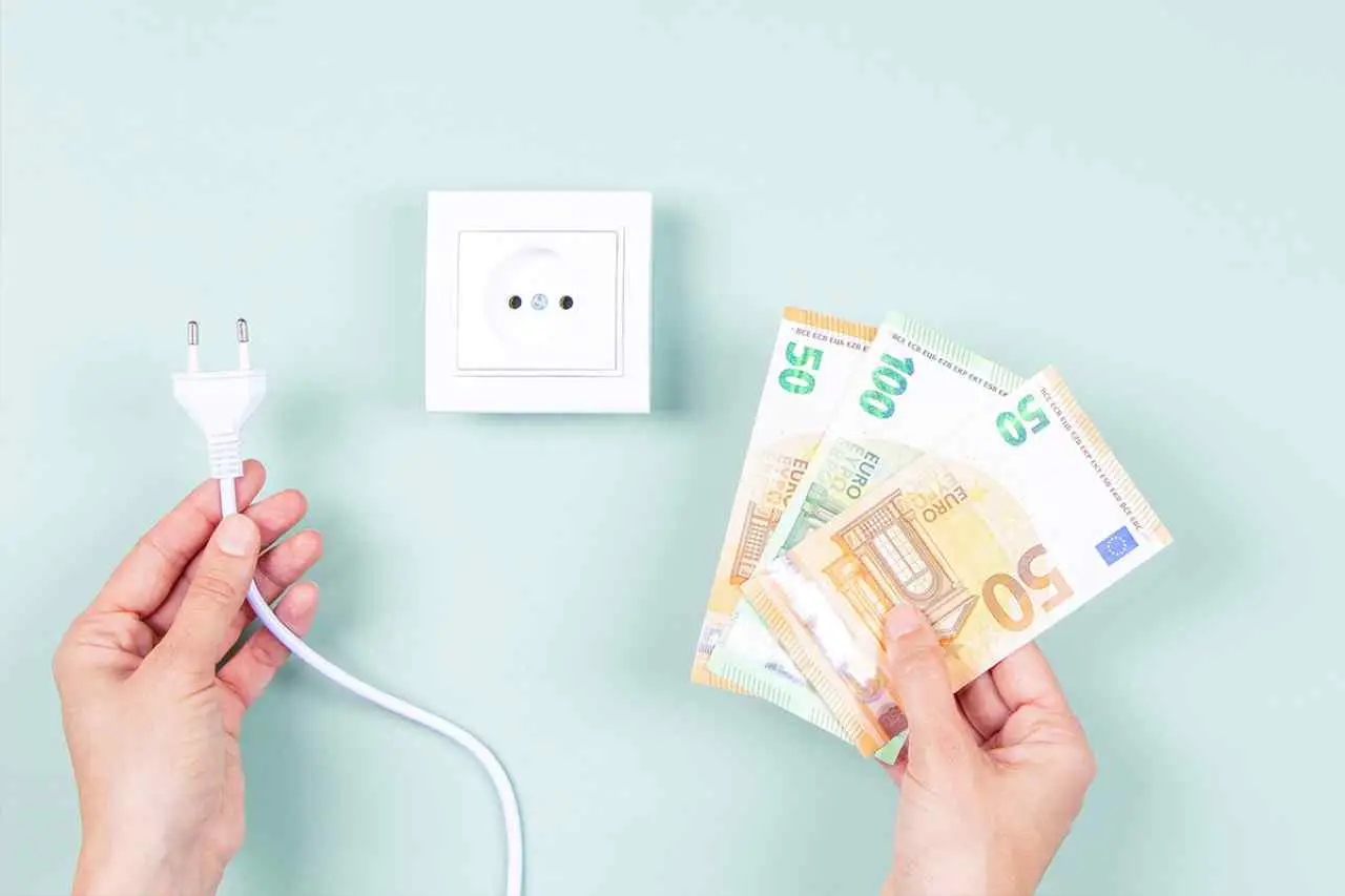 Come proteggere le prese multiple dal caldo estivo: il consiglio dell’elettricista per giugno Come proteggere le prese multiple dal caldo estivo: il consiglio dell’elettricista per giugno