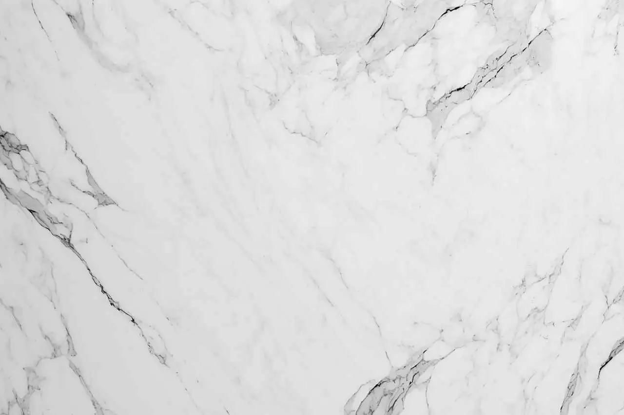Come mantenere brillanti le superfici in marmo in estate: il trucco raccomandato dagli specialisti Come mantenere brillanti le superfici in marmo in estate: il trucco raccomandato dagli specialisti