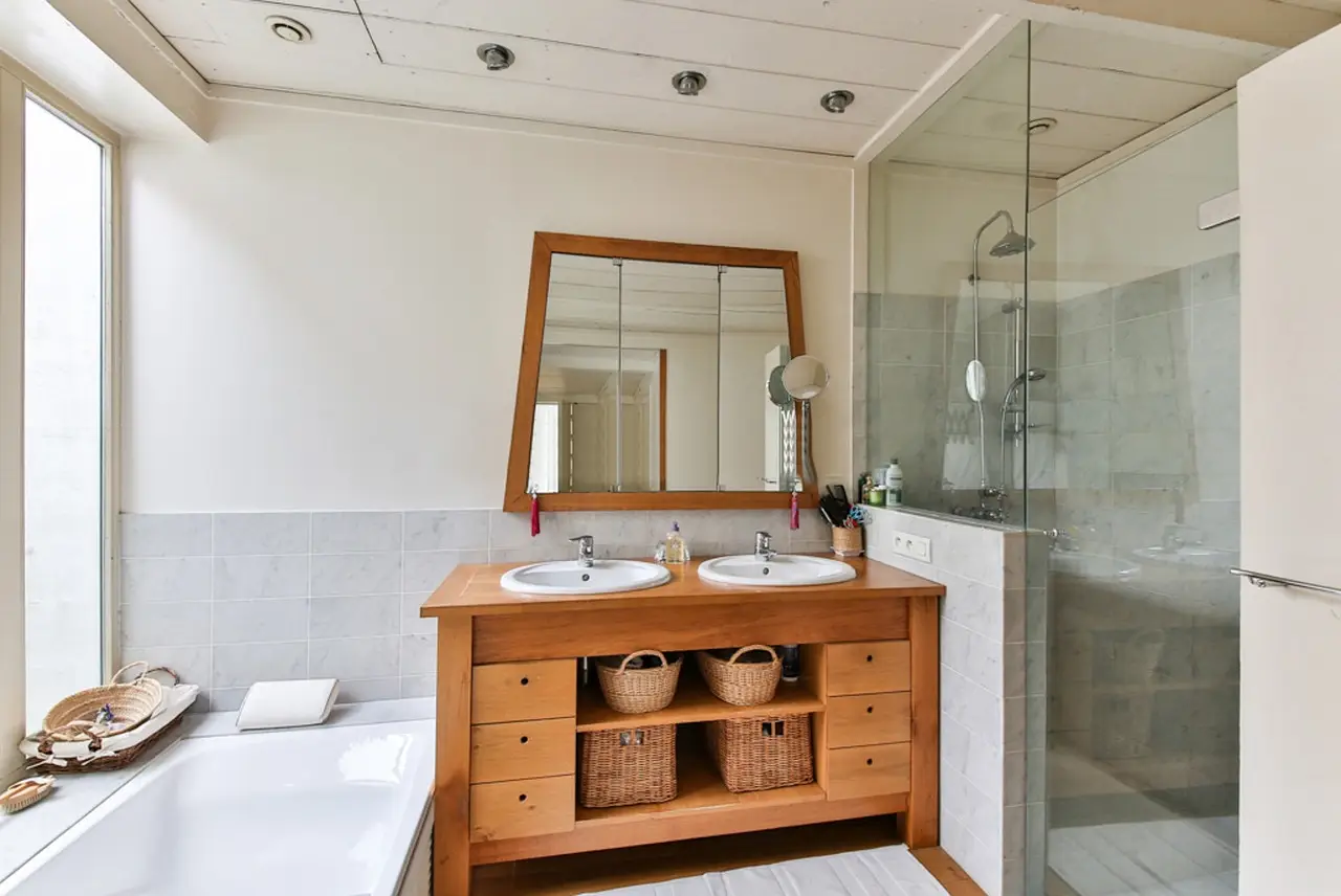 Bagno più luminoso senza ristrutturare: il segreto dei designer per valorizzare gli spazi piccoli nel 2025 Bagno più luminoso senza ristrutturare: il segreto dei designer per valorizzare gli spazi piccoli nel 2025