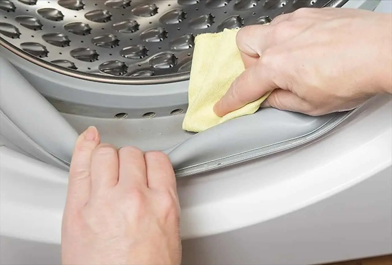 Come profumare la lavatrice ed eliminare l’odore di muffa dal cestello Come profumare la lavatrice ed eliminare l’odore di muffa dal cestello