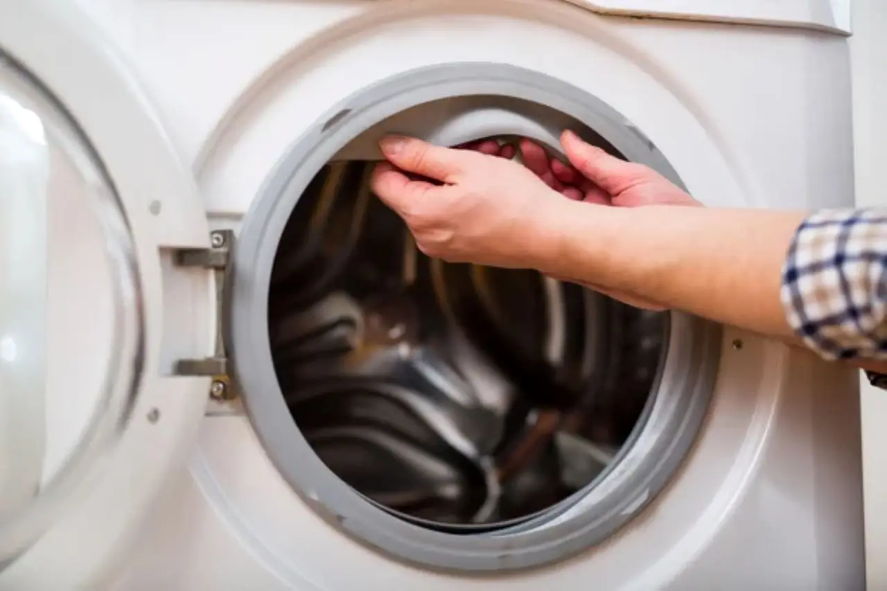 Come profumare la lavatrice ed eliminare l’odore di muffa dal cestello Come profumare la lavatrice ed eliminare l’odore di muffa dal cestello