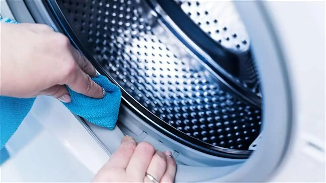 Come profumare la lavatrice ed eliminare l’odore di muffa dal cestello Come profumare la lavatrice ed eliminare l’odore di muffa dal cestello
