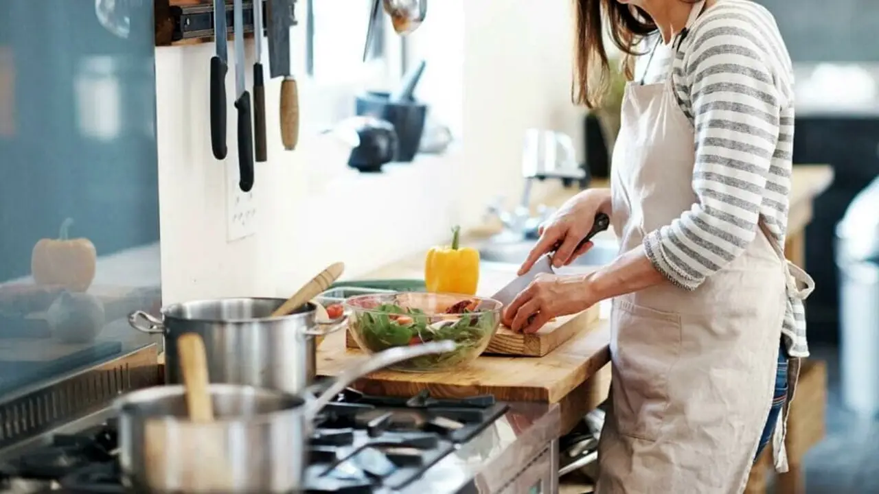Come eliminare l’odore di frittura in cucina in meno di 10 minuti Come eliminare l’odore di frittura in cucina in meno di 10 minuti