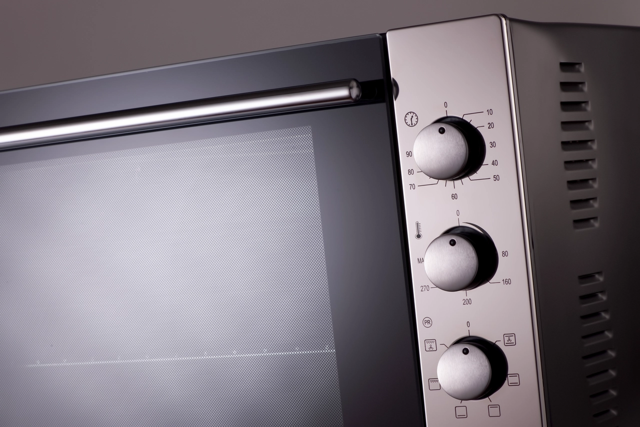 Come evitare sprechi di energia con il forno in estate: i consigli pratici dei tecnologi alimentari Come evitare sprechi di energia con il forno in estate: i consigli pratici dei tecnologi alimentari