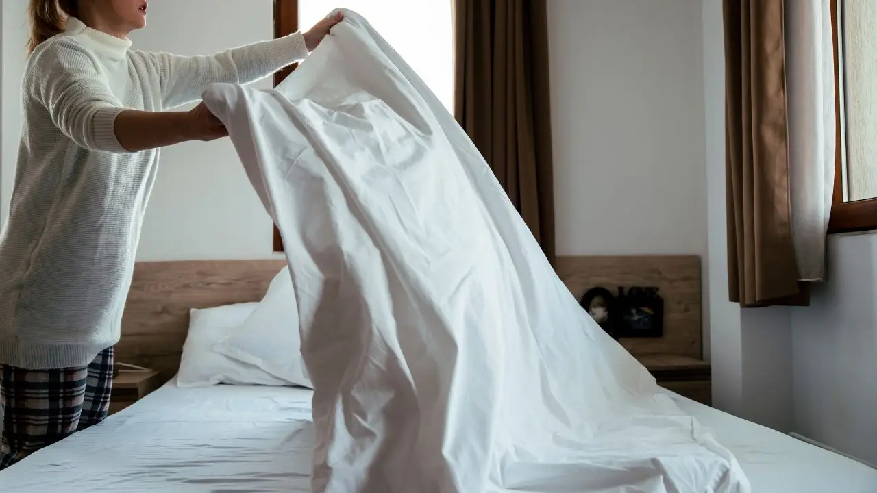 Organizza la biancheria da letto per l’estate: la strategia salvaspazio degli interior designer per giugno Organizza la biancheria da letto per l’estate: la strategia salvaspazio degli interior designer per giugno