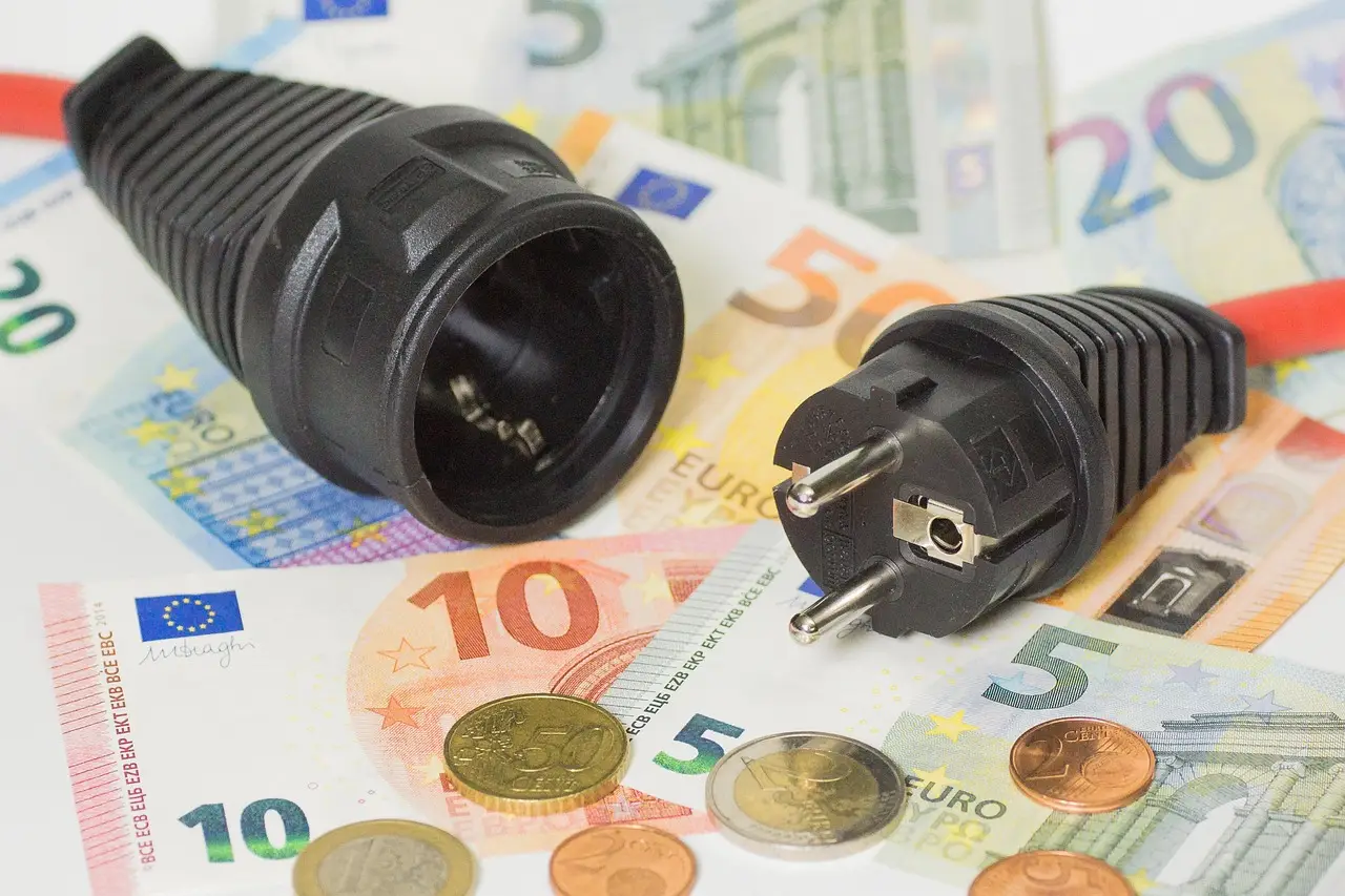 Come proteggere le prese multiple dal rischio di corto circuito: il parere dell’elettricista per giugno Come proteggere le prese multiple dal rischio di corto circuito: il parere dell’elettricista per giugno