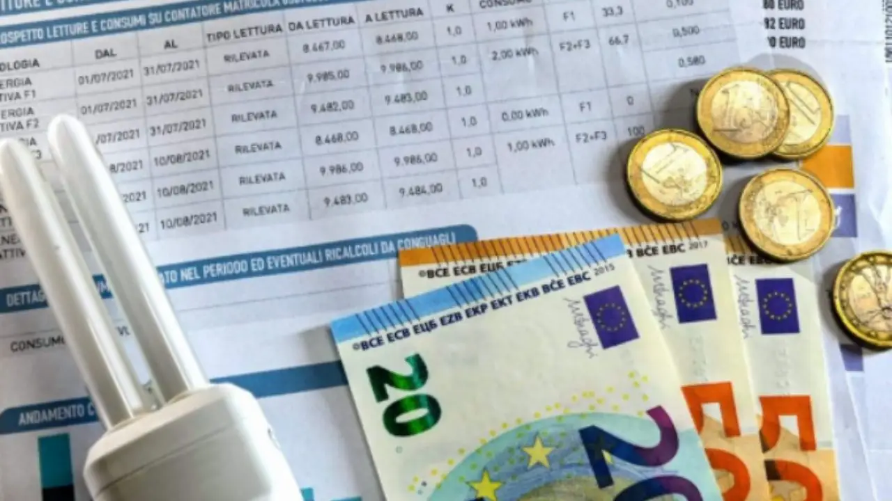 Come scegliere la posizione ideale del frigorifero per ridurre i consumi in estate: i consigli dell’elettricista Come scegliere la posizione ideale del frigorifero per ridurre i consumi in estate: i consigli dell’elettricista