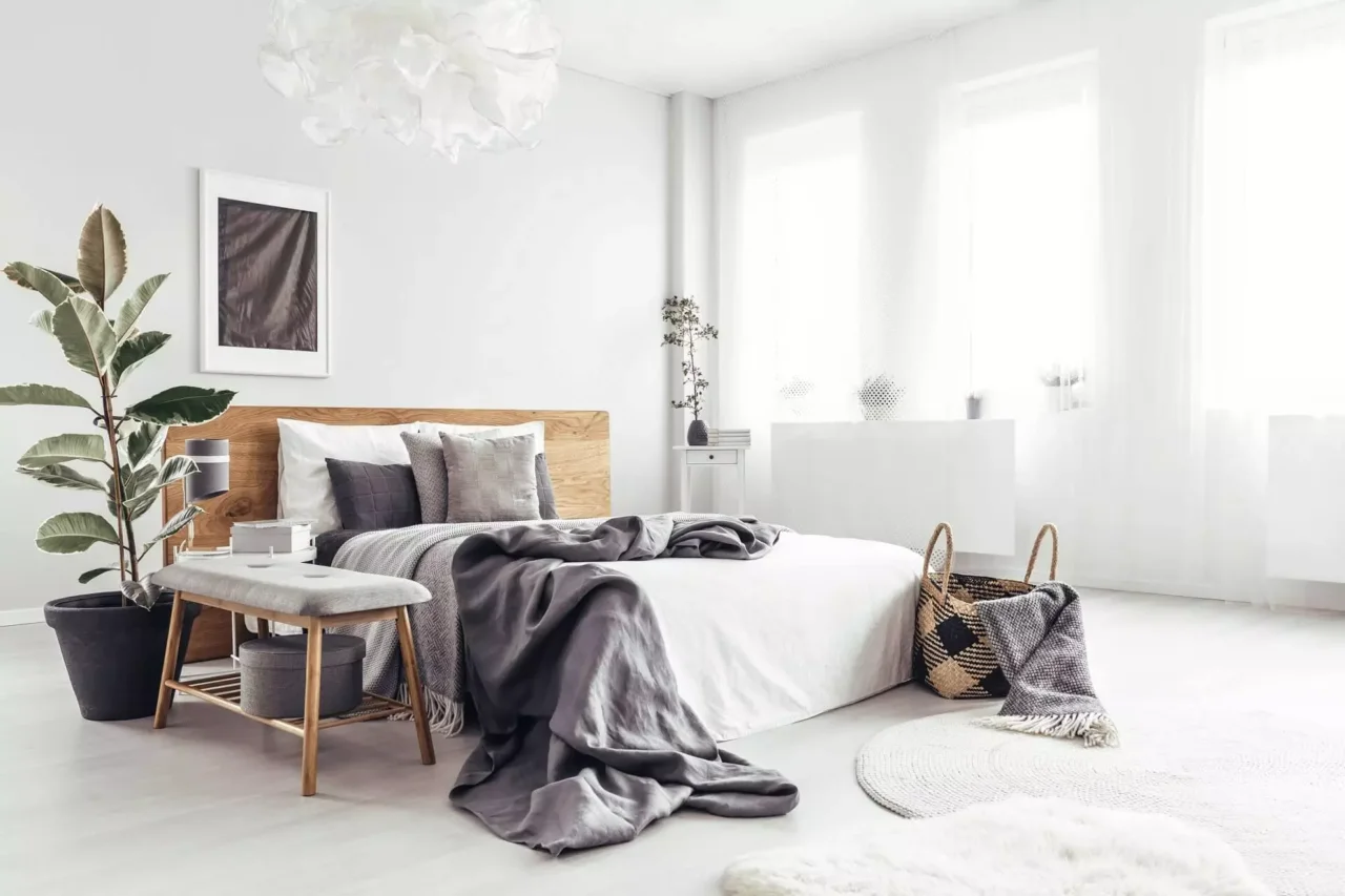 Come mantenere fresca la camera da letto nelle notti estive senza aria condizionata: i trucchi suggeriti dagli esperti di design Come mantenere fresca la camera da letto nelle notti estive senza aria condizionata: i trucchi suggeriti dagli esperti di design