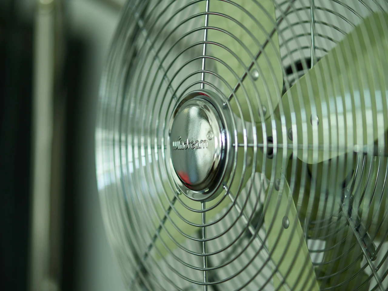 Attenzione a dove posizioni il ventilatore: l’errore che tutti fanno Attenzione a dove posizioni il ventilatore: l’errore che tutti fanno