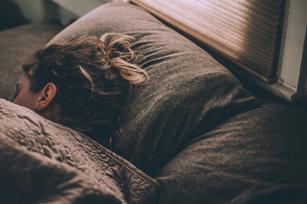 Non dormire con il ventilatore acceso tutta la notte: ecco cosa può succedere Non dormire con il ventilatore acceso tutta la notte: ecco cosa può succedere