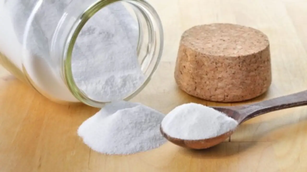 Barattolo di bicarbonato lasciato in bagno? L’effetto che non ti aspetti sulla freschezza degli spazi Barattolo di bicarbonato lasciato in bagno? L’effetto che non ti aspetti sulla freschezza degli spazi