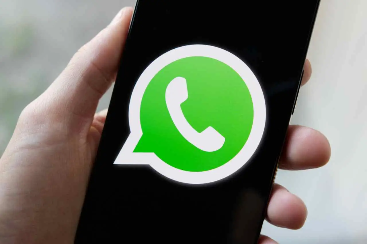 Quali dati rivelano la tua posizione su WhatsApp e come evitarne la condivisione subito