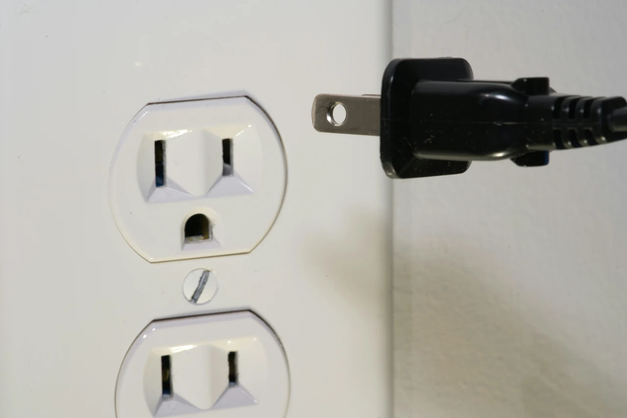 Come proteggere le prese multiple dal rischio corto circuito: i consigli dell’elettricista per giugno Come proteggere le prese multiple dal rischio corto circuito: i consigli dell’elettricista per giugno