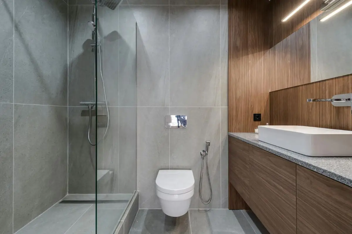Bagno luminoso anche senza finestre: i consigli degli interior designer per piccoli spazi nel 2025 Bagno luminoso anche senza finestre: i consigli degli interior designer per piccoli spazi nel 2025