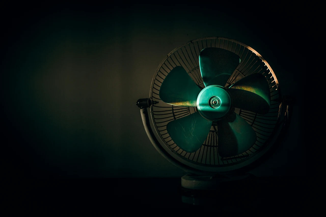 Non usare il ventilatore così: ecco perché di notte può peggiorare il sonno Non usare il ventilatore così: ecco perché di notte può peggiorare il sonno