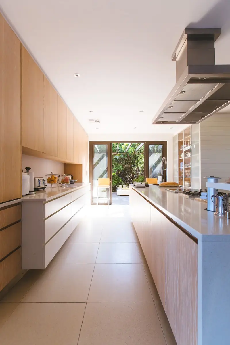 Come mantenere fresca la cucina d’estate senza usare l’aria condizionata Come mantenere fresca la cucina d’estate senza usare l’aria condizionata