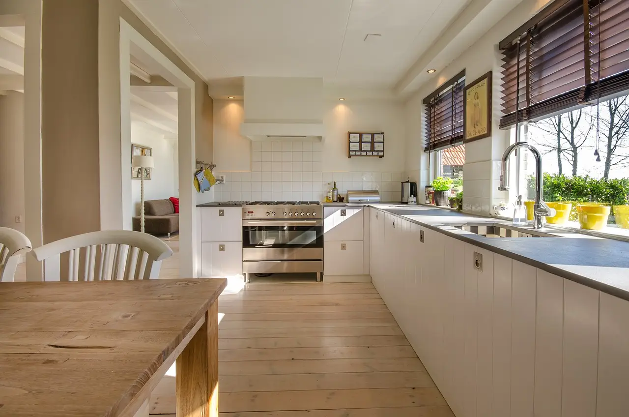 Come mantenere fresca la cucina d’estate senza usare l’aria condizionata Come mantenere fresca la cucina d’estate senza usare l’aria condizionata