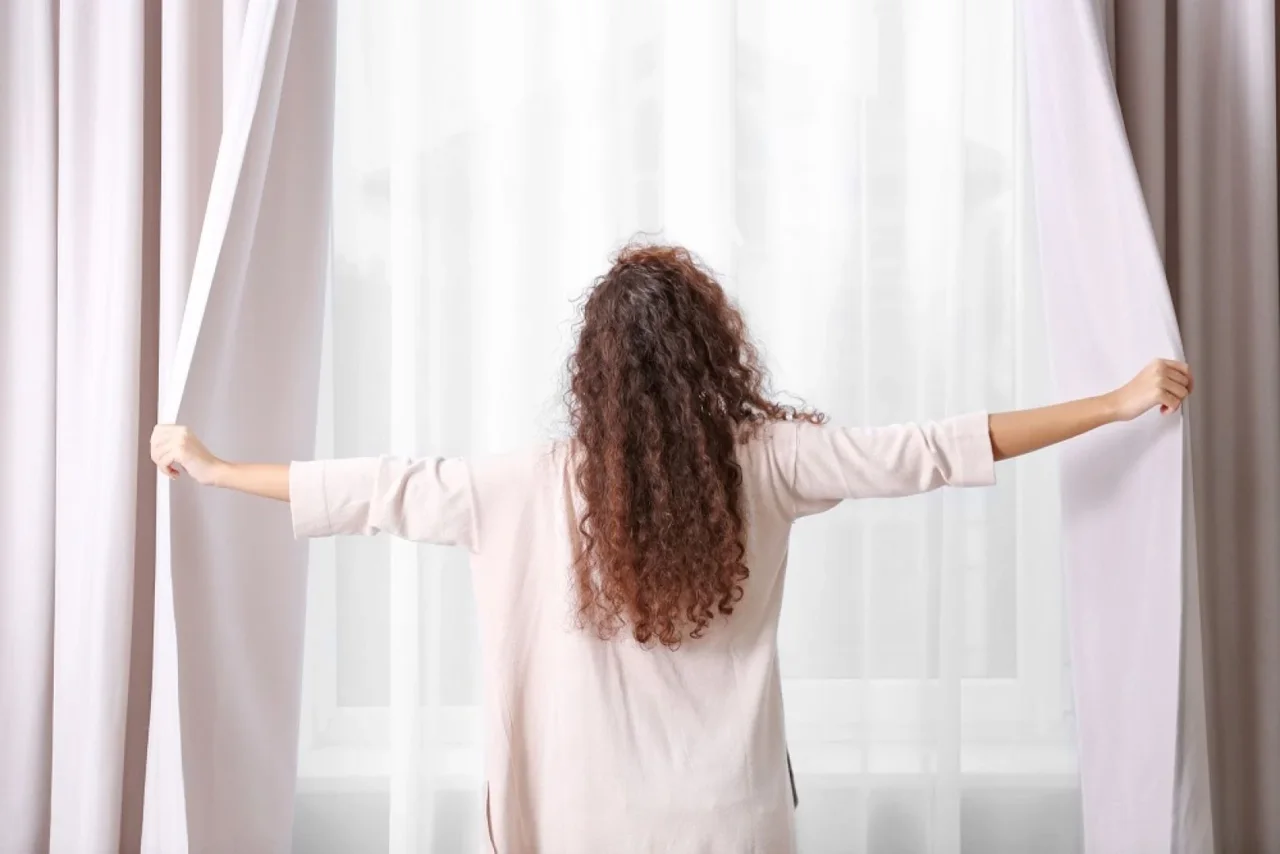 Come creare corrente naturale in casa: il trucco con due finestre Come creare corrente naturale in casa: il trucco con due finestre