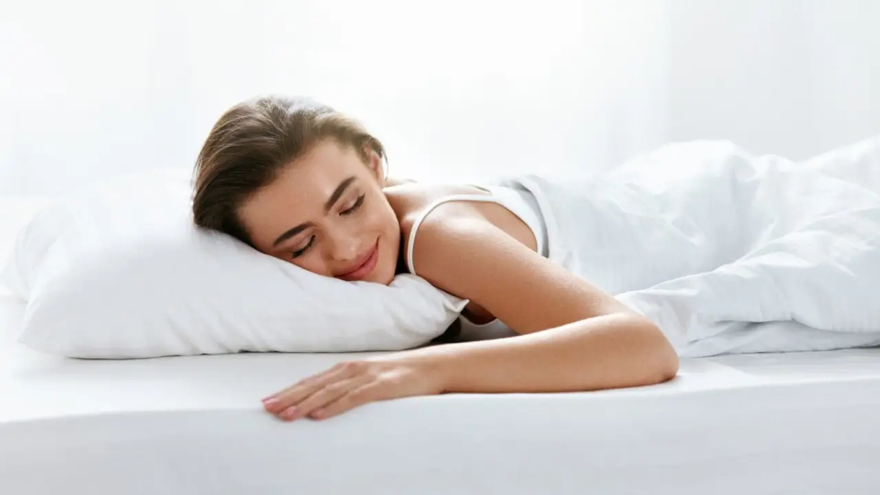 Materasso troppo caldo? Il metodo per tenerlo fresco anche nelle notti afose Materasso troppo caldo? Il metodo per tenerlo fresco anche nelle notti afose