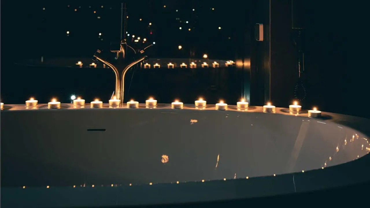 Il metodo per profumare il bagno senza profumatori artificiali: lo usano negli hotel di lusso Il metodo per profumare il bagno senza profumatori artificiali: lo usano negli hotel di lusso