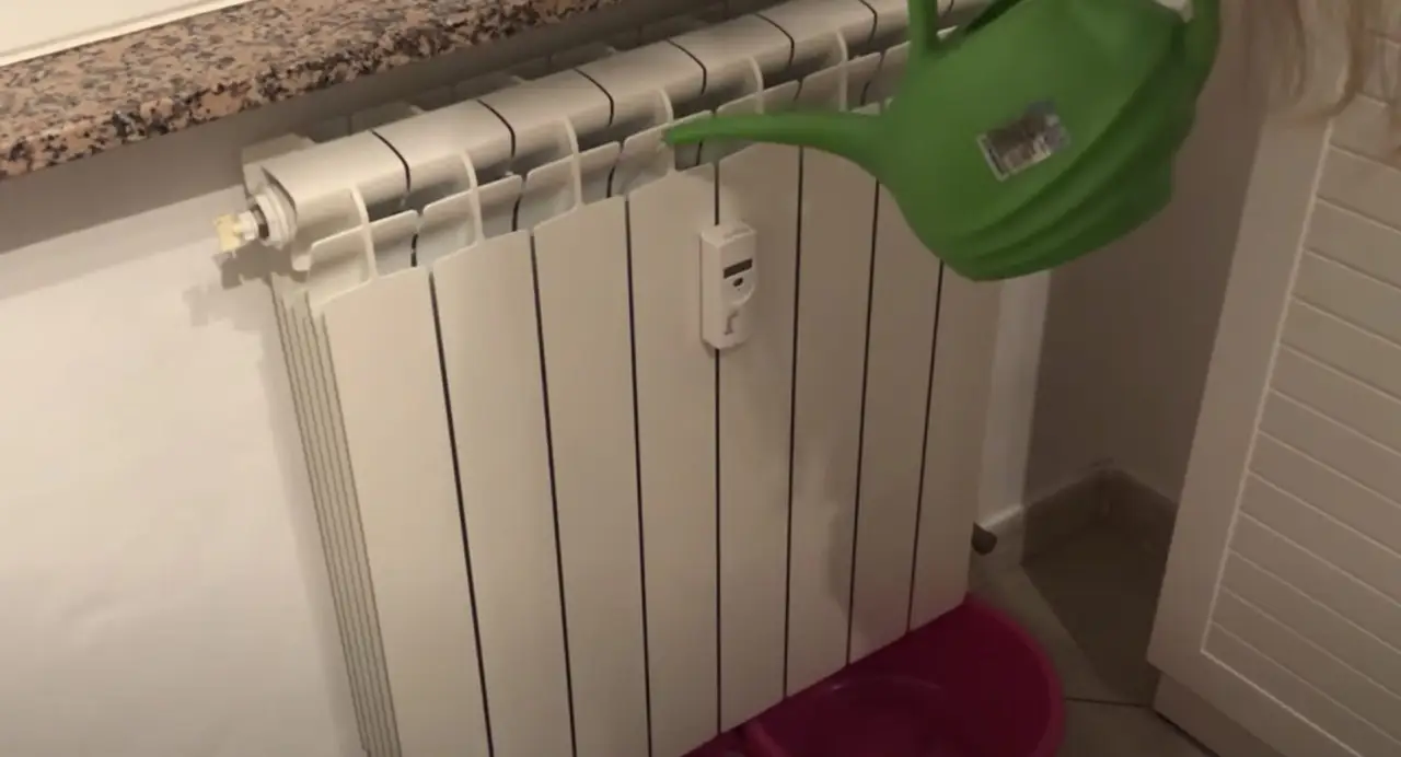 Sacchetto di sale vicino ai termosifoni spenti? Ecco l'effetto inaspettato Sacchetto di sale vicino ai termosifoni spenti? Ecco l'effetto inaspettato
