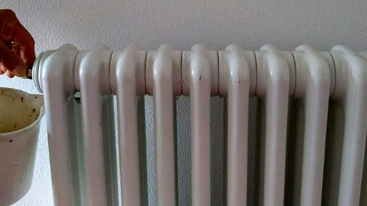 Sfere di cotone imbevute di oli essenziali sul termosifone: risvolti inaspettati Sfere di cotone imbevute di oli essenziali sul termosifone: risvolti inaspettati