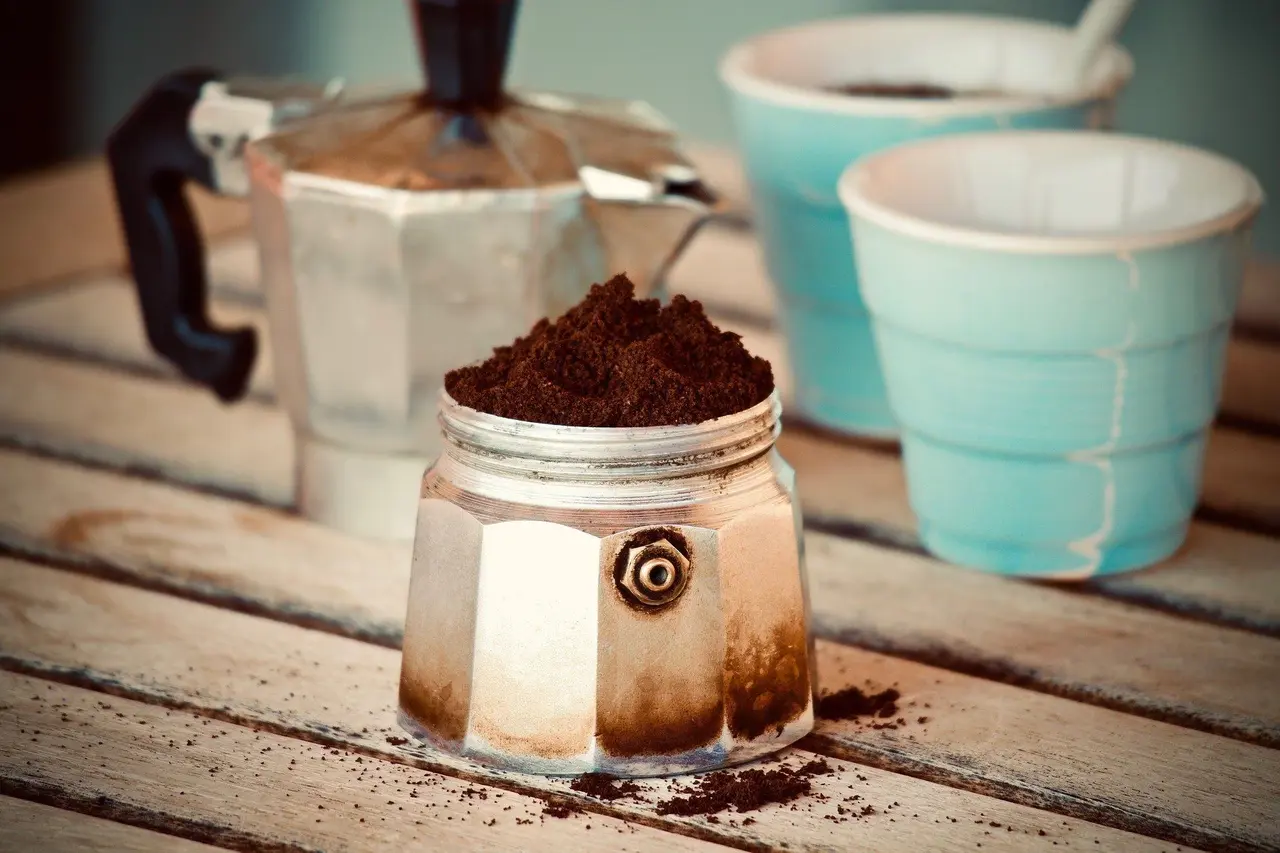 Il segreto del caffè in polvere contro gli odori in cucina: l’effetto che sorprende Il segreto del caffè in polvere contro gli odori in cucina: l’effetto che sorprende