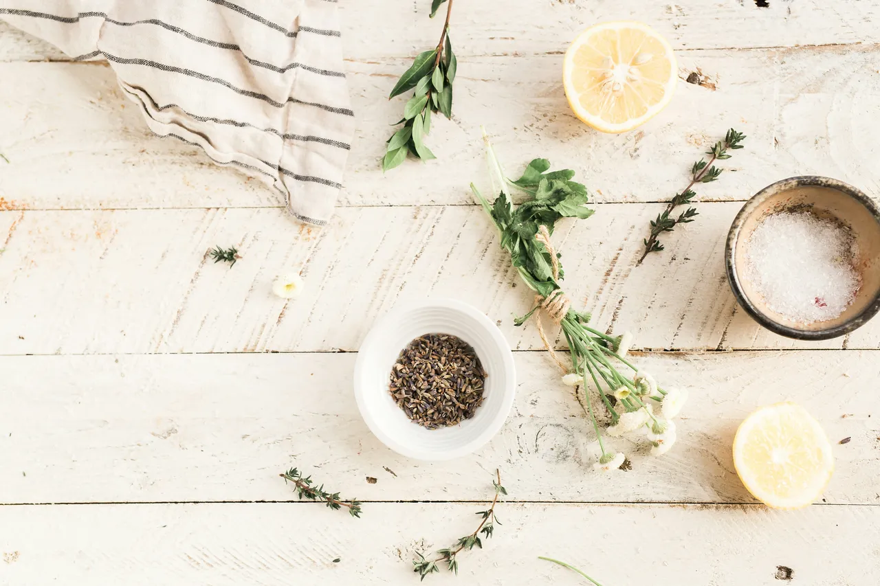 Scopri subito l’ingrediente naturale che elimina gli odori persistenti in cucina Scopri subito l’ingrediente naturale che elimina gli odori persistenti in cucina