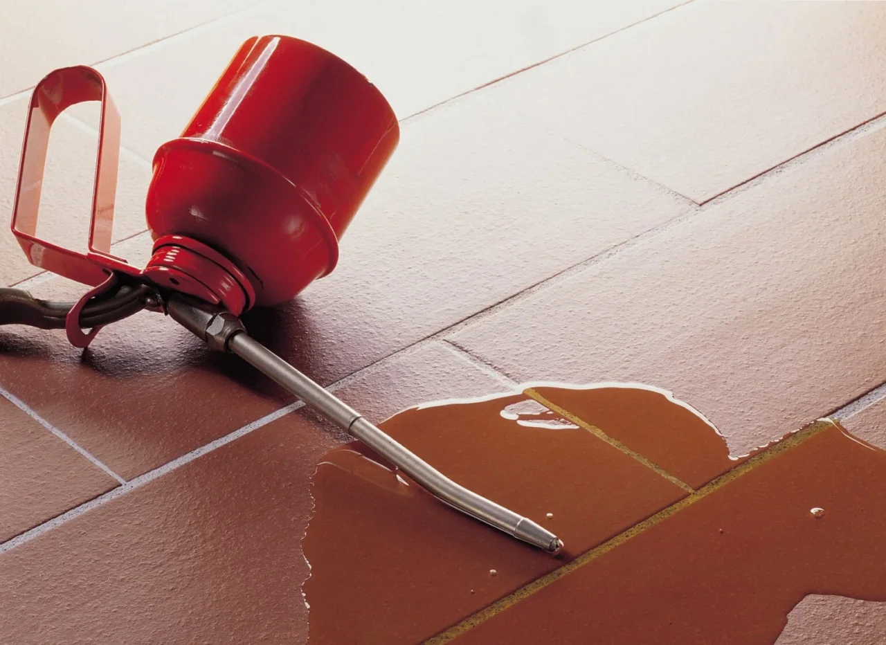 Soluzioni rapide contro le macchie ostinate sui pavimenti di gres o ceramica Soluzioni rapide contro le macchie ostinate sui pavimenti di gres o ceramica